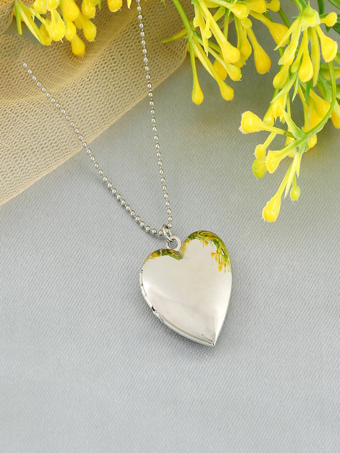 UNIVERSITY TRENDZ Silver-Plated Heart Locket Pendant With Chain