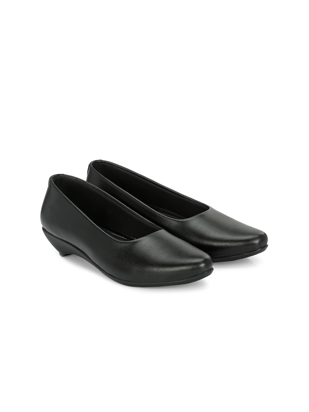 Eego Italy Round Toe Kitten Heel Pumps