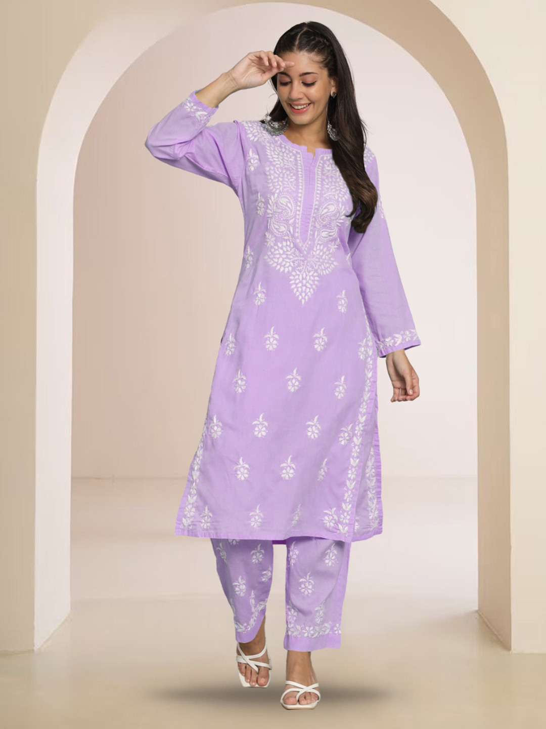 PARAMOUNT CHIKAN Women Embroidered Lucknowi Chikankari Cotton Lavender Kurta Set