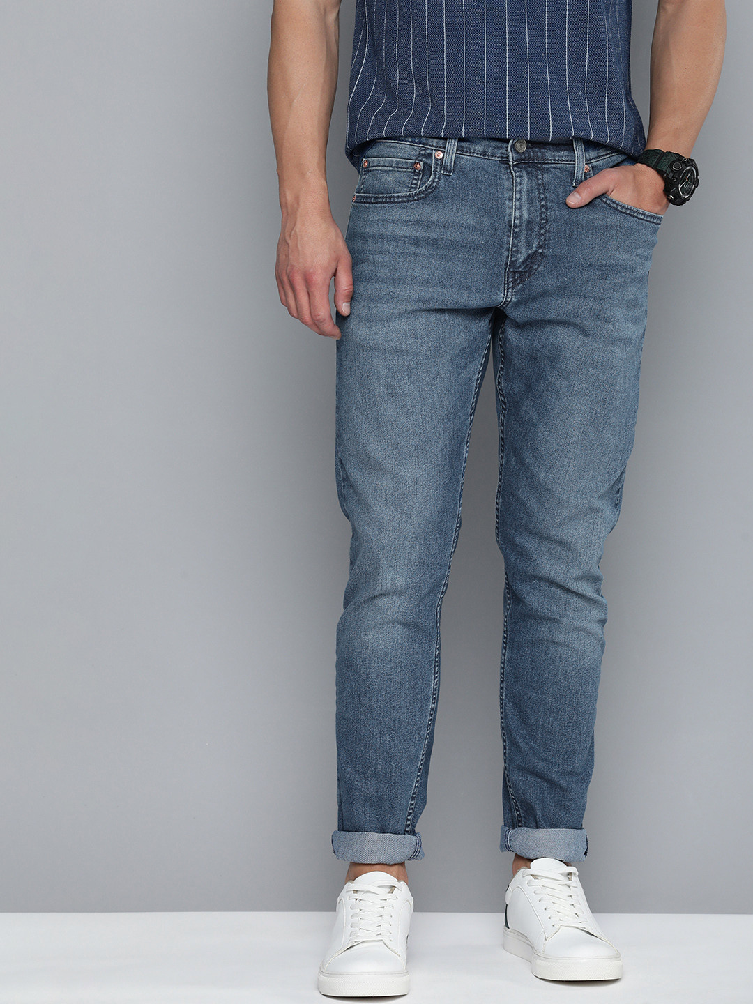 Levis Men 512 Low-Rise Light Fade Stretchable Tapered Fit Jeans