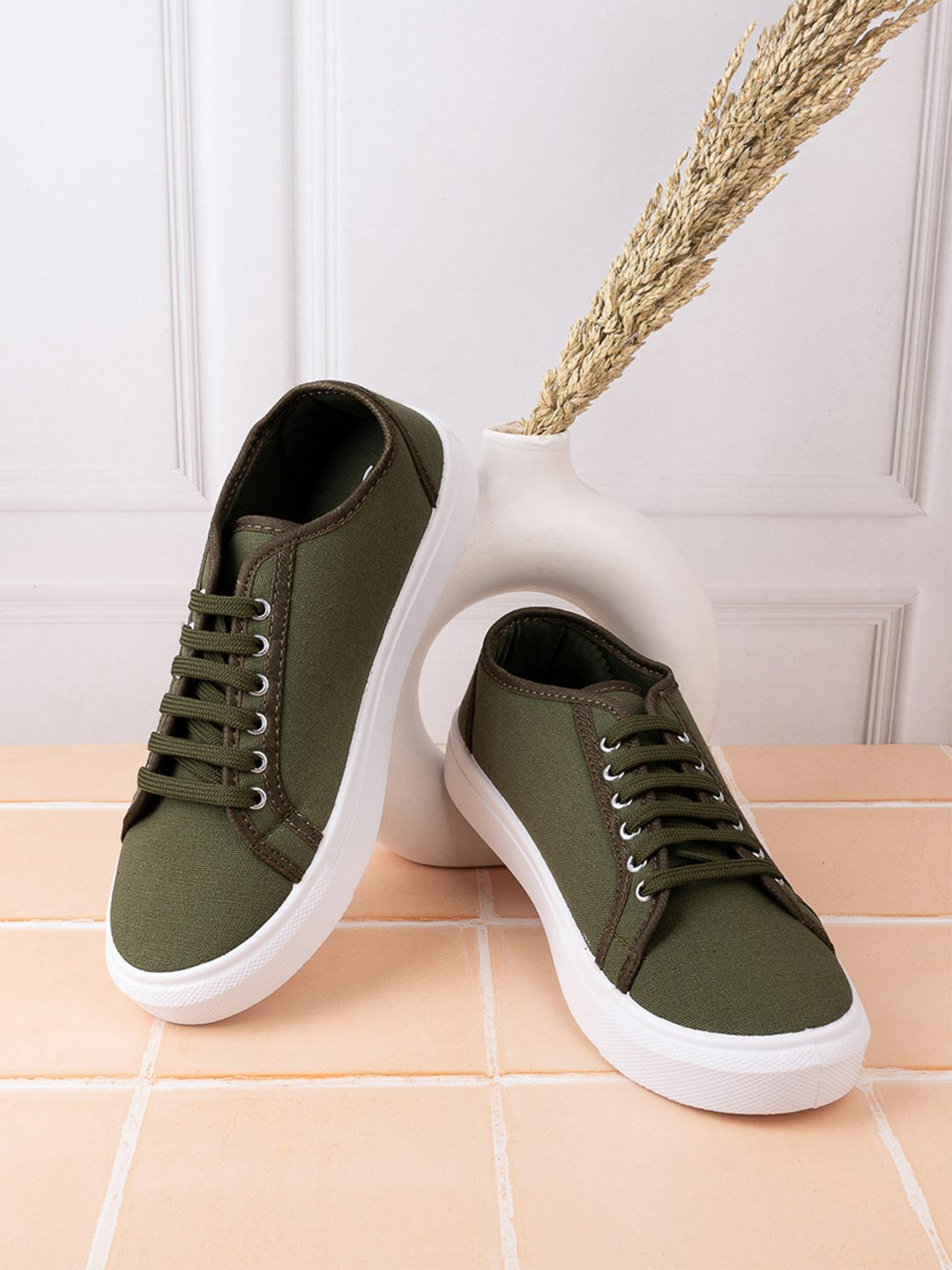 Styli Men Olive Green & White Curtis Canvas Contrast Sole Lace-Up Sneakers