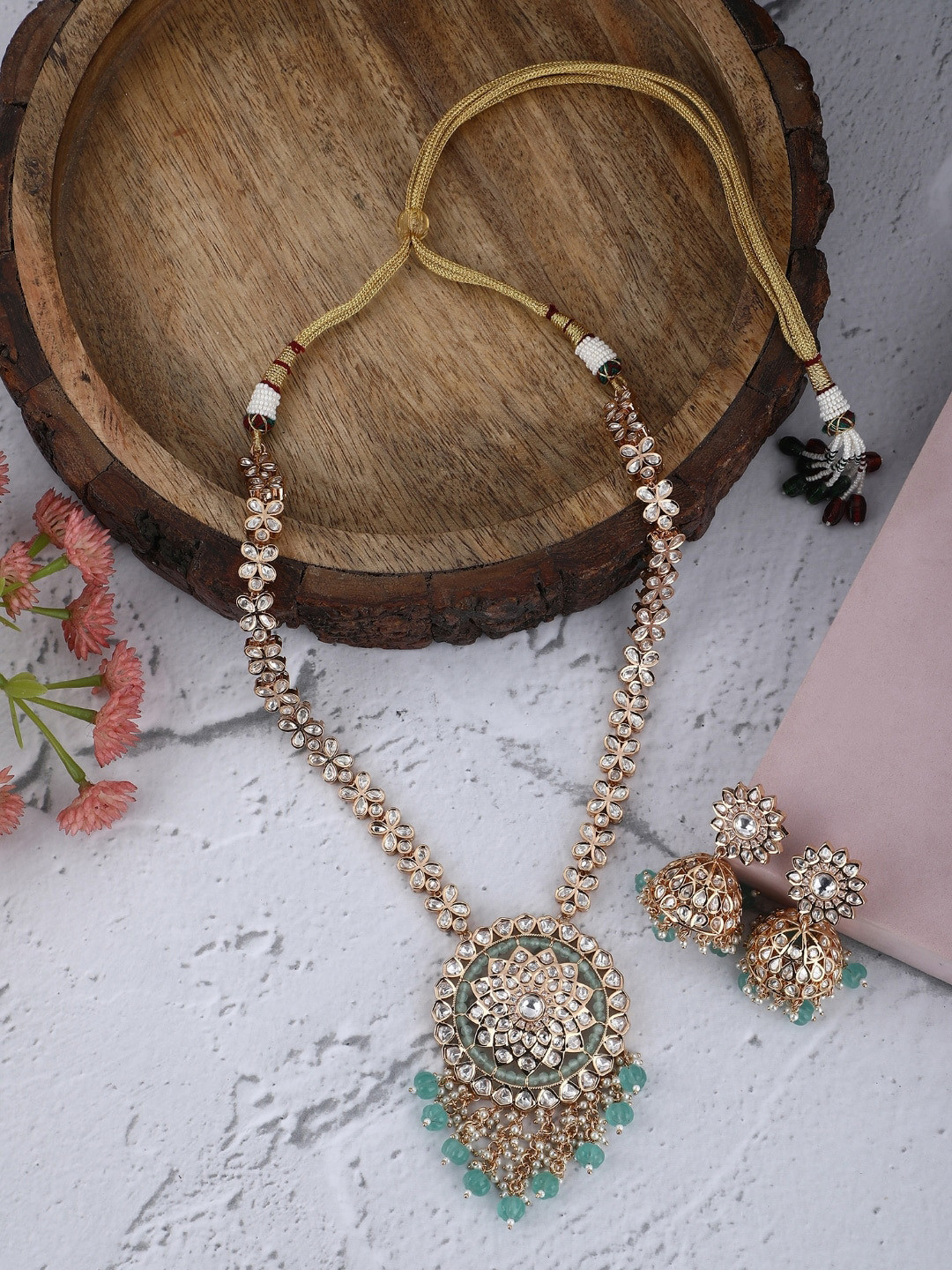 AURAA TRENDS Gold-Plated Kundan Necklace & Earrings