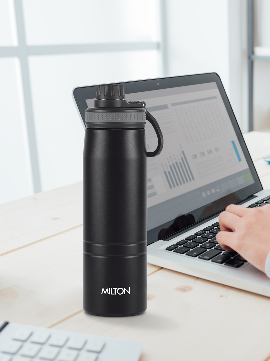 Milton Sparkle Black 600 Thermosteel Insulated Water Bottle 620 ml