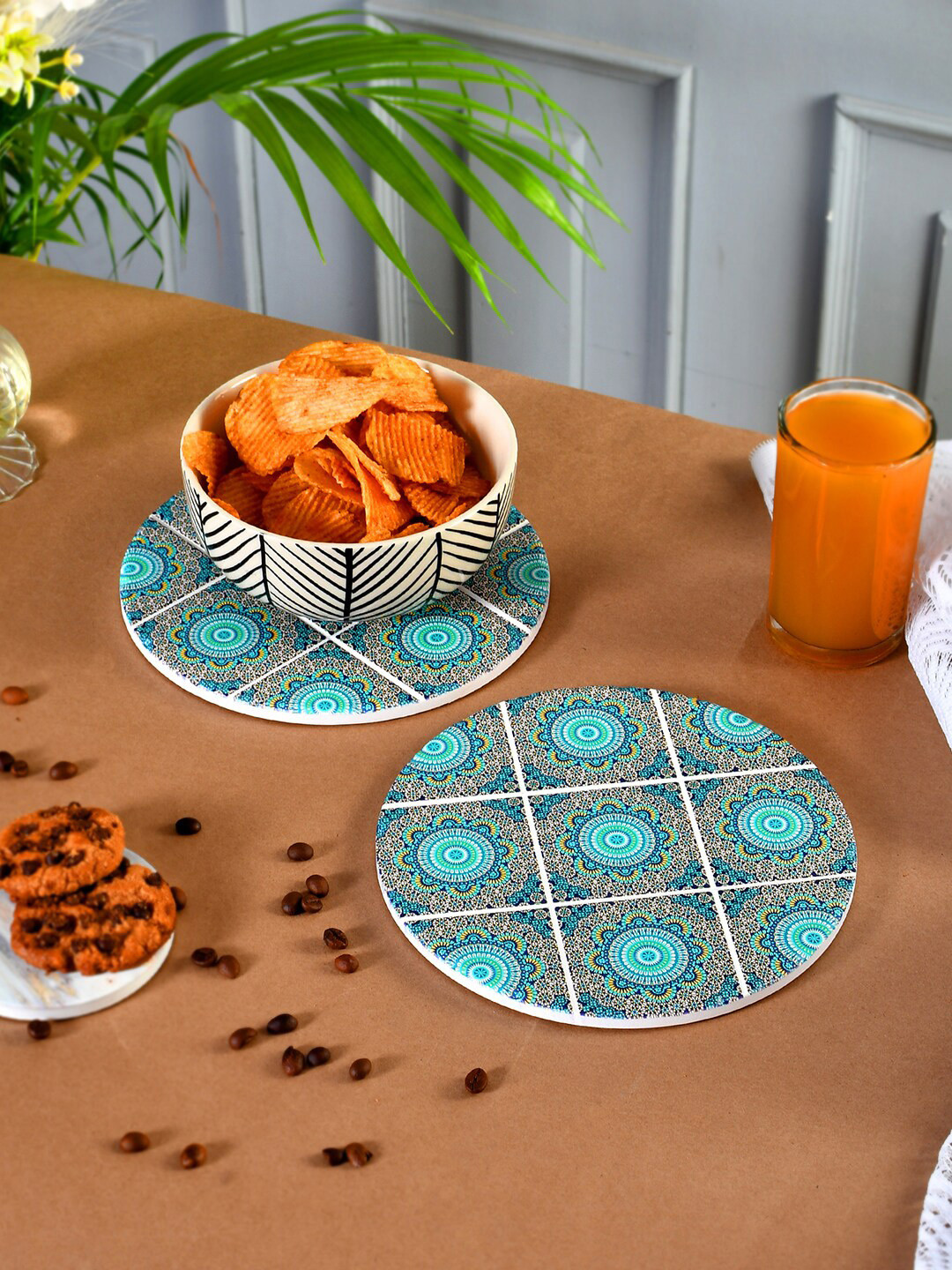 TAYHAA 2 Pieces Blue & White Exquisite Floral Printed Round Marble Coasters