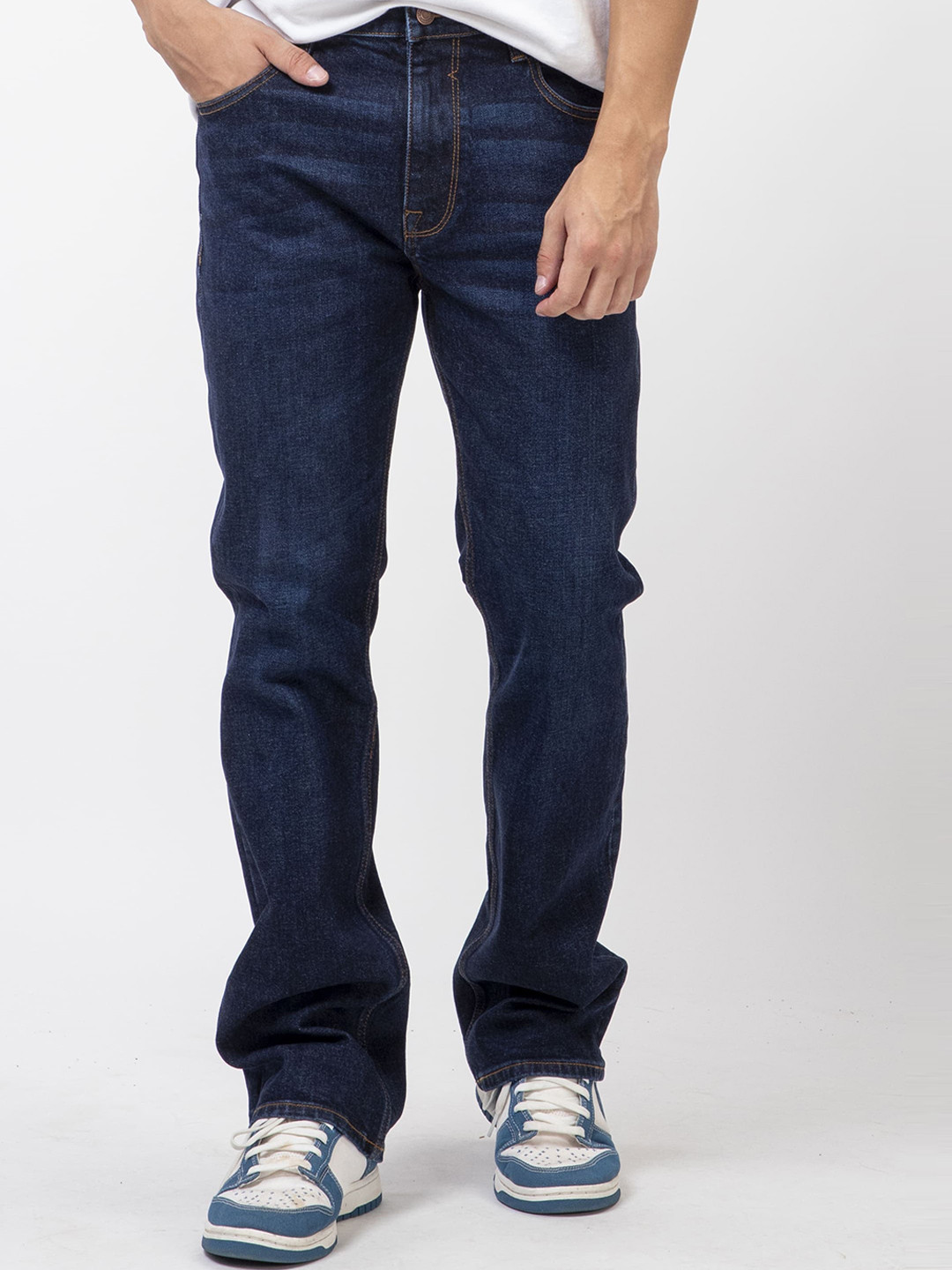 GUESS Men Relaxed Fit High-Rise Low Distress Light Fade Cotton Jeans