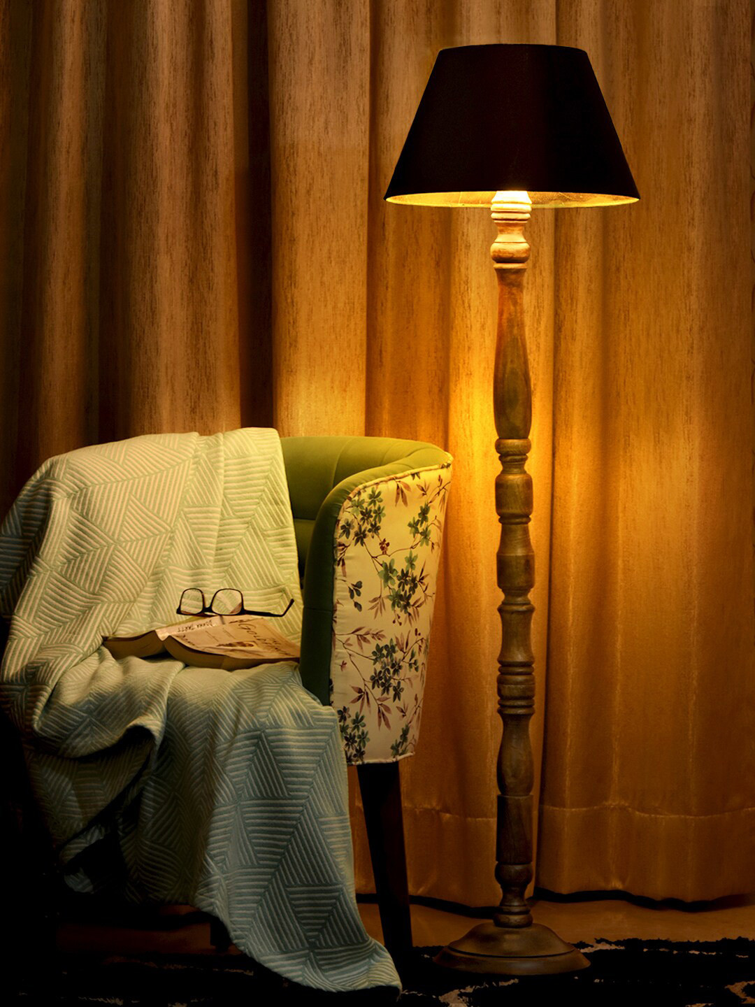 green girgit Black Frustum Shape Floor Lamp