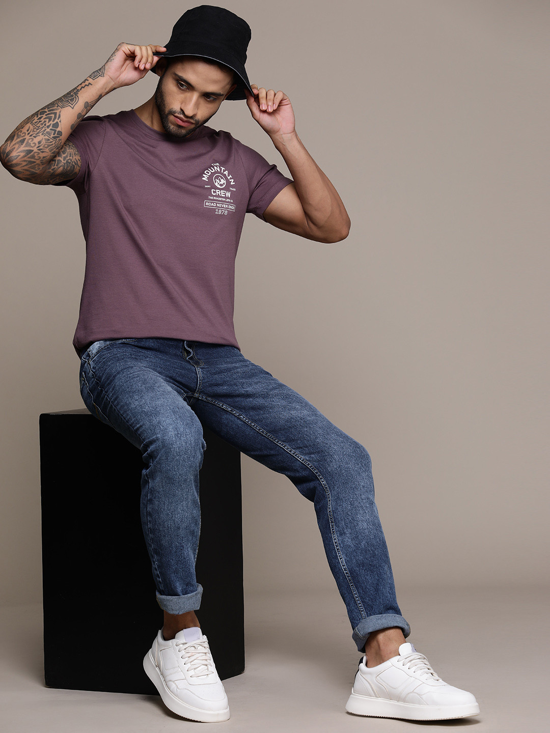 The Roadster Lifestyle Co. Men Slim Fit Light Fade Stretchable Jeans
