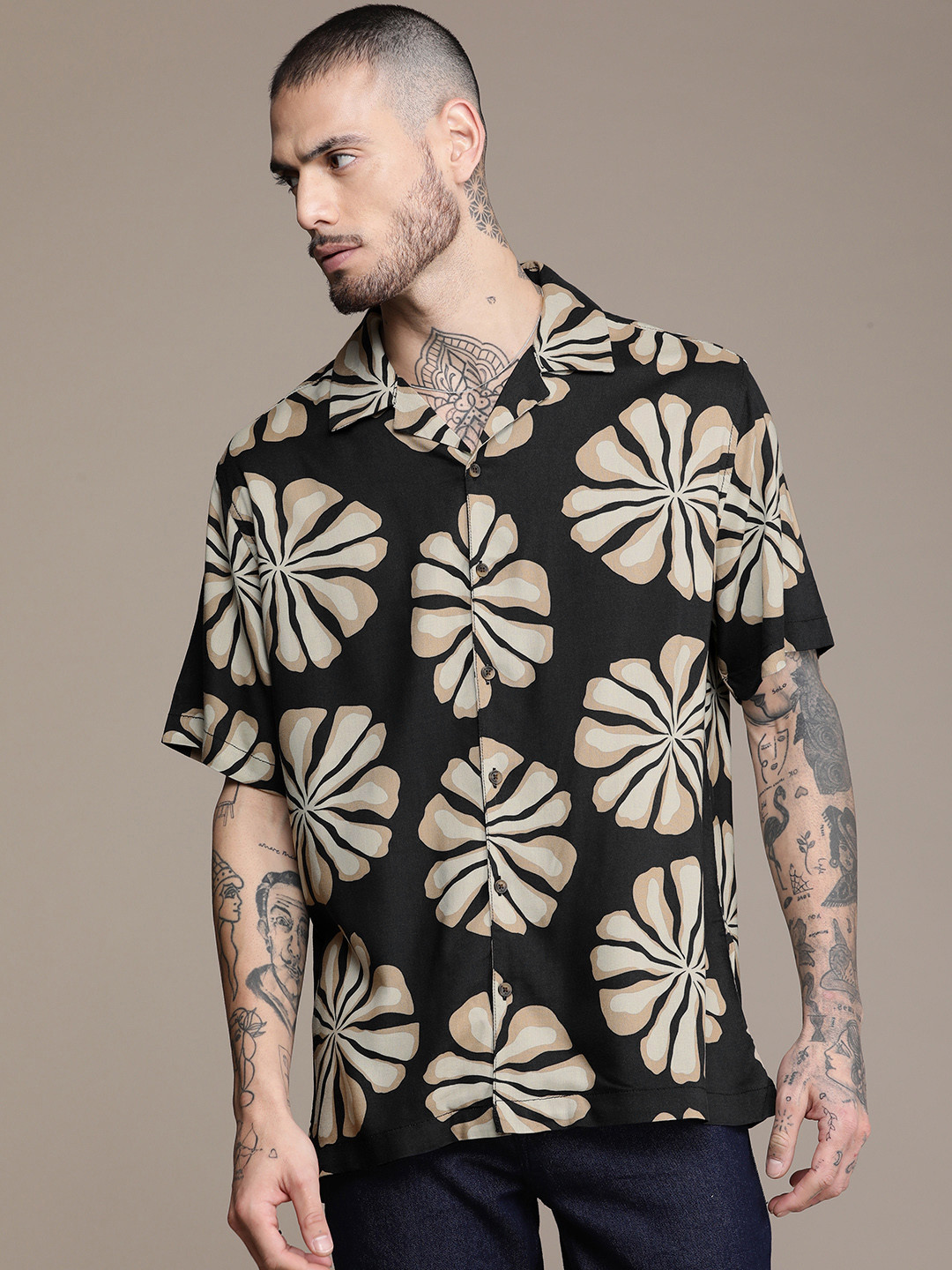 WROGN Floral Printed Regular Fit Casual Shirt