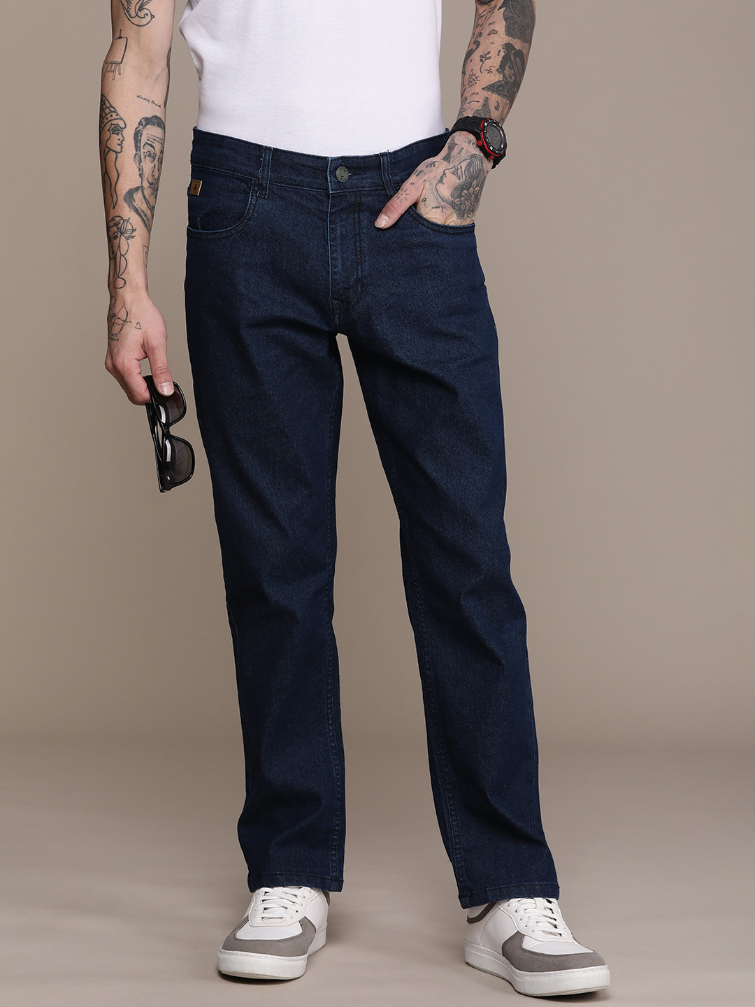 WROGN Men Relaxed Fit Mid-Rise Clean Look Stretchable Jeans