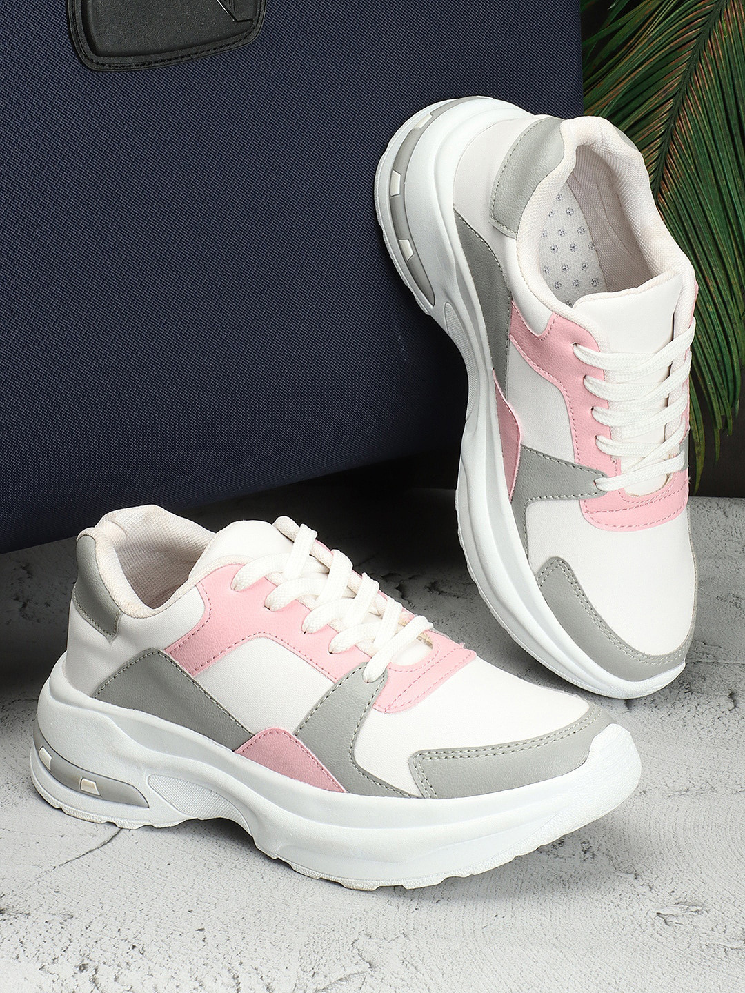The Roadster Lifestyle Co.Women White & Grey Colourblocked Lightweight Comfort Sneakers