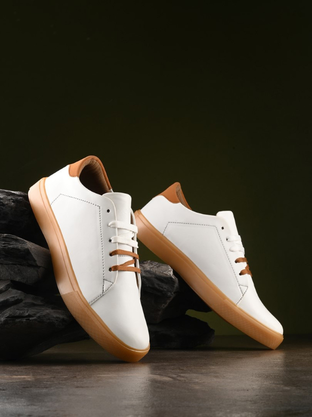 The Roadster Lifestyle Co. Men White Lightweight Anti-Yellow Contrast Sole Sneakers