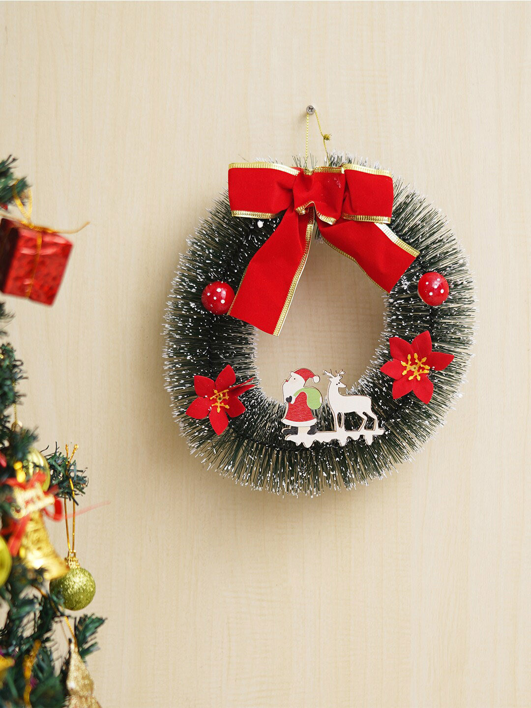 eCraftIndia Black & Red Wreath with Santa Claus Christmas Decor