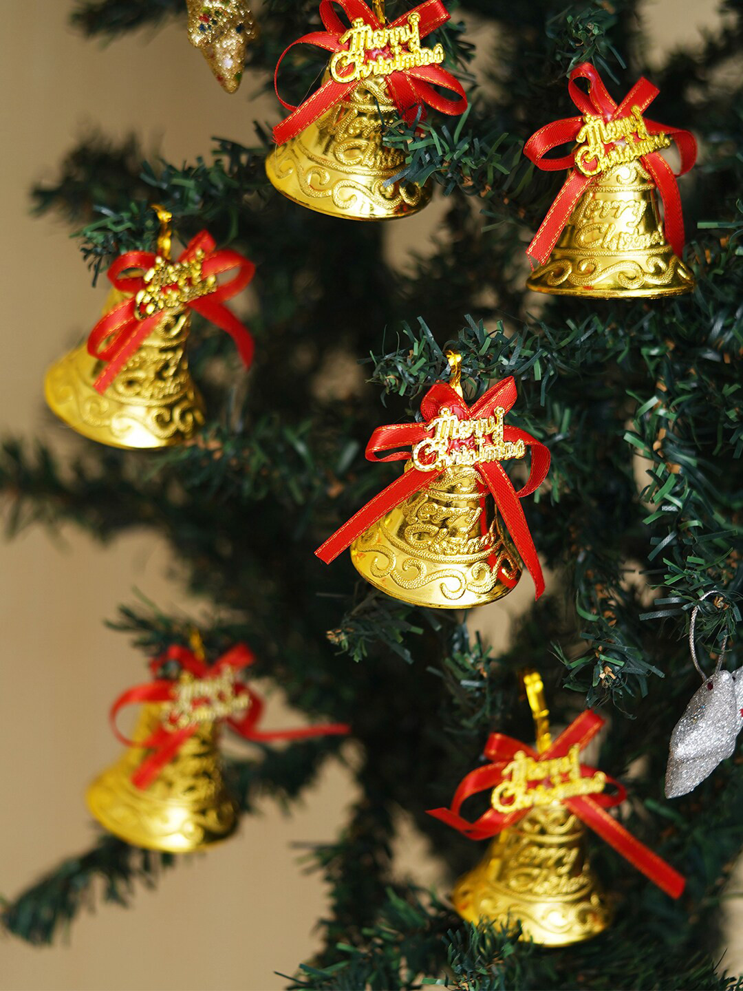 eCraftIndia 6 Pcs Gold Toned Bells with Red Ribbon Merry Christmas Tree Decor