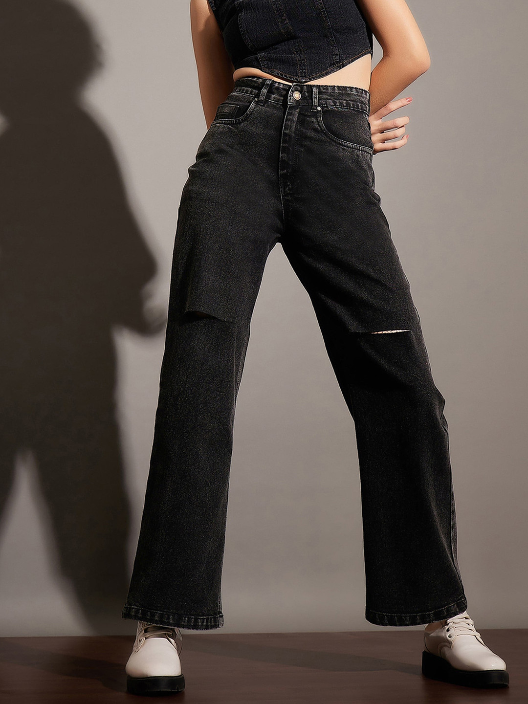 SASSAFRAS Women Acid Wash Slash Knee Stretchable Jeans