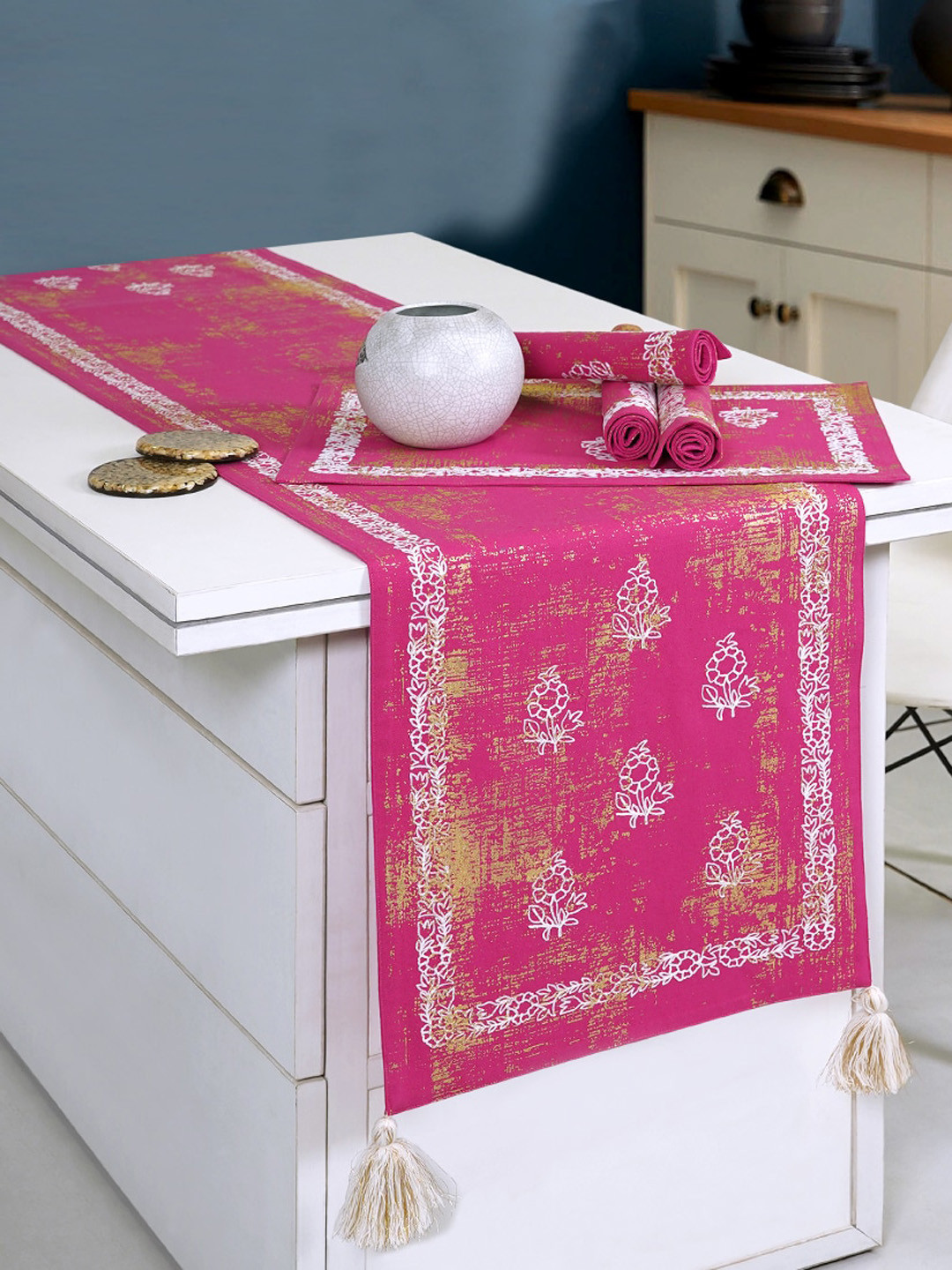 Ode & Cleo Pink 7 Pieces Floral Printed Table Runner with Table Mats