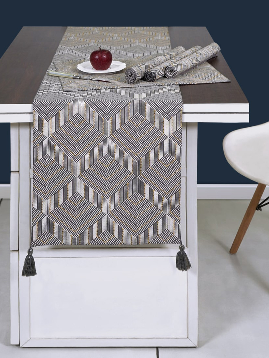 Ode & Cleo Grey 5 Pieces Geometric Design Table Linen Set