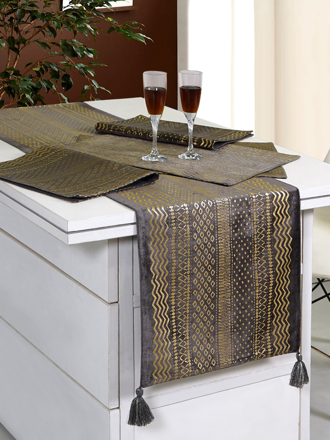 Ode & Cleo Grey 6 Pieces Intricate Texture Cotton Table Mat