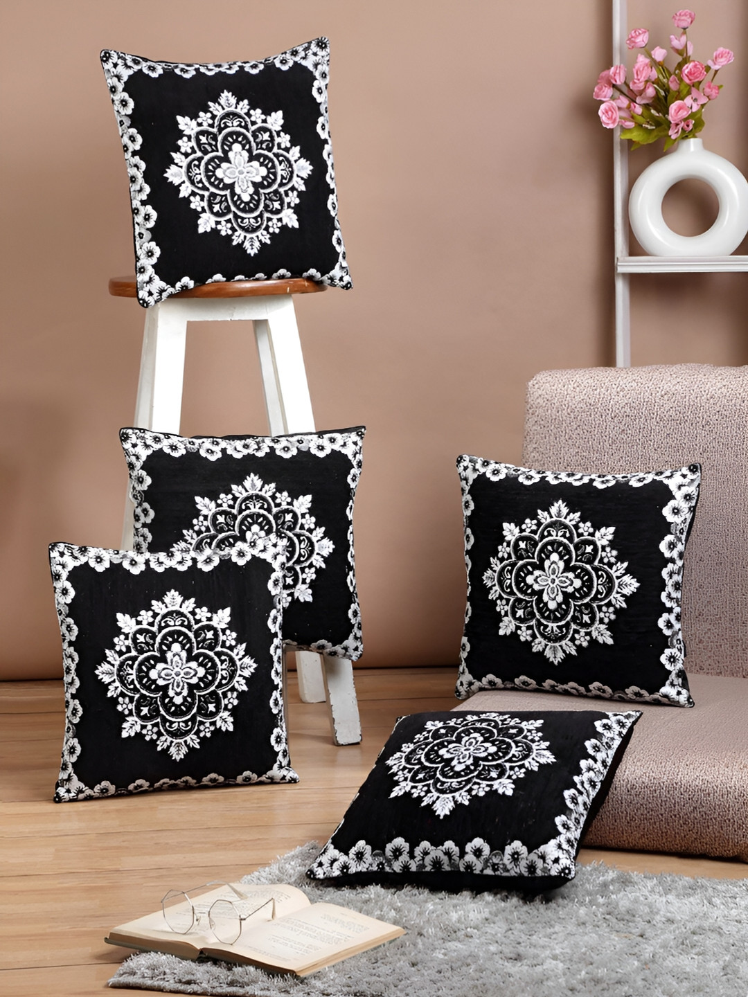 ERIC LONDON Black & White 5 Pieces Floral Square Cushion Covers