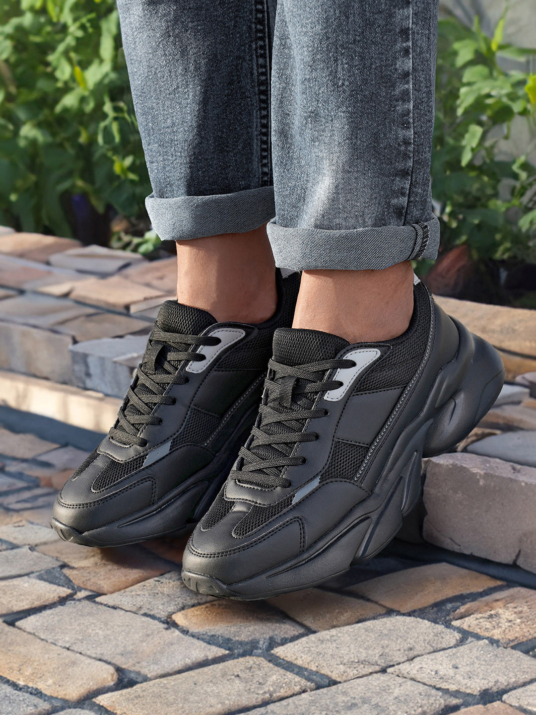 Flying Machine Men IANN Textured Lace-Up Sneakers