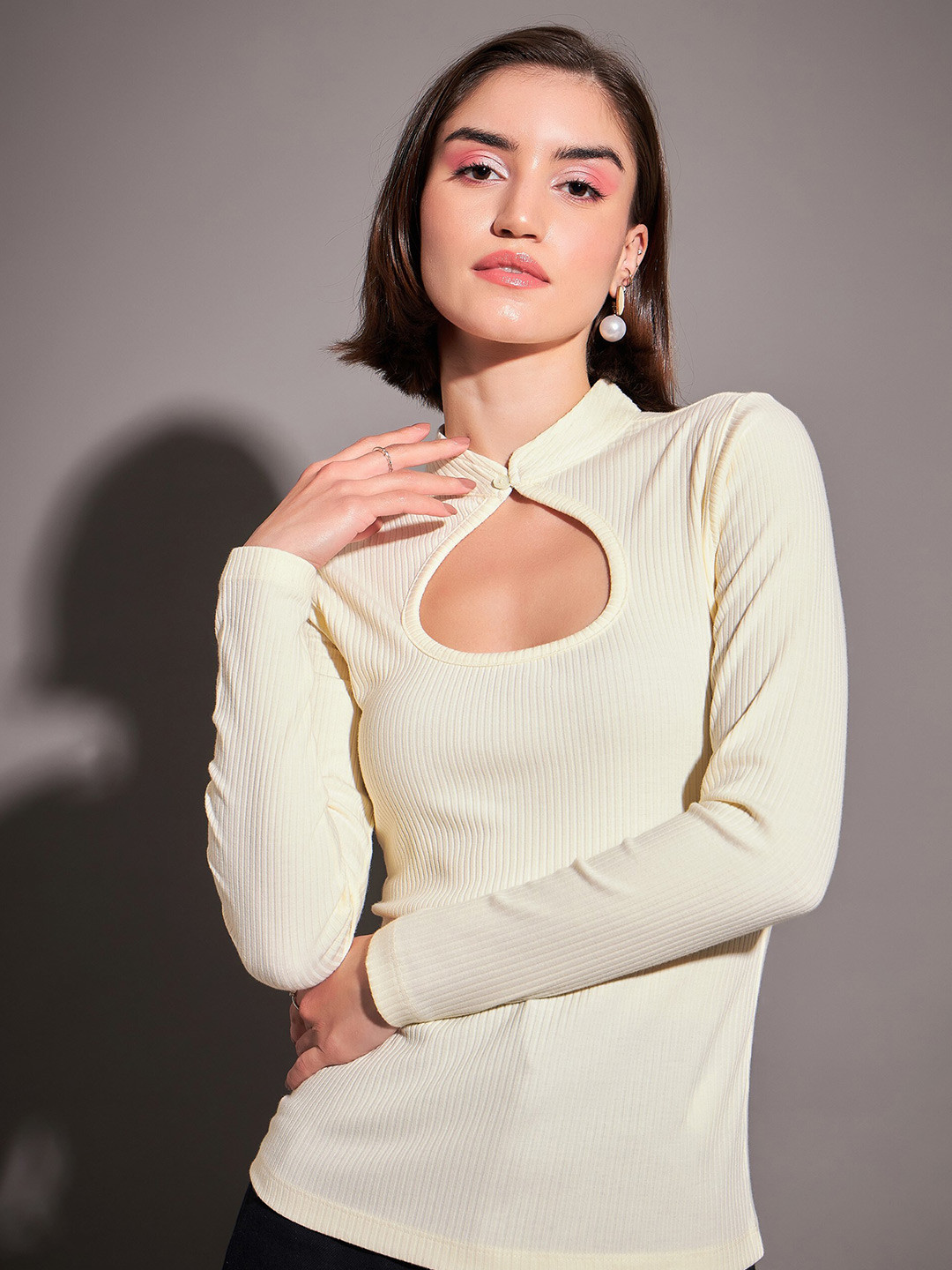 SASSAFRAS Off White Keyhole Neck Fitted Top