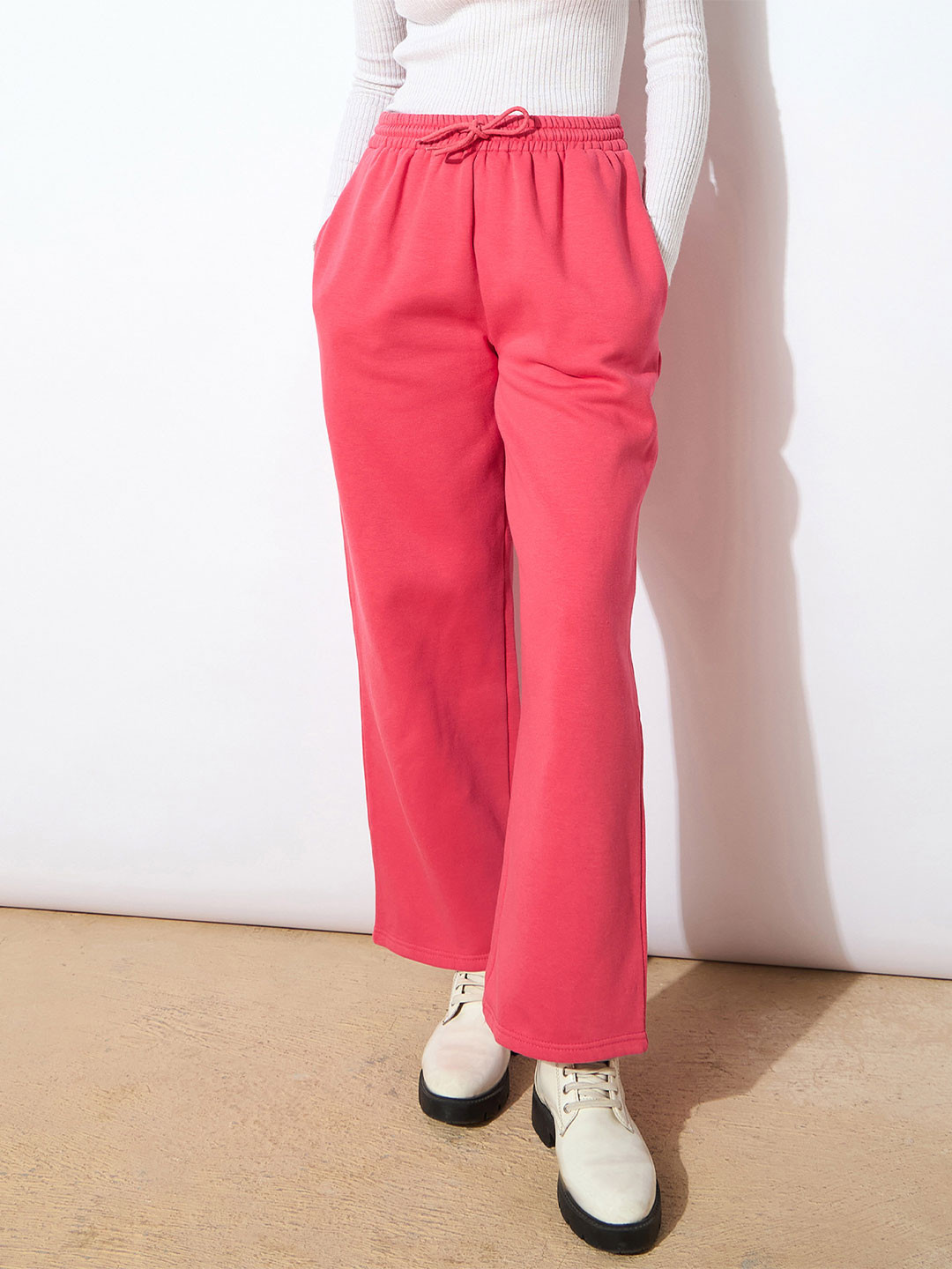 SASSAFRAS Women Black Relaxed Fit Mid-Rise Fleece Track Pants