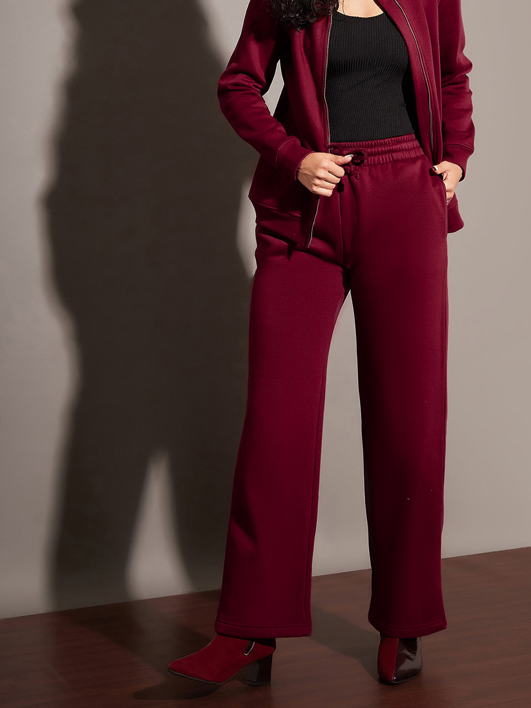 SASSAFRAS Women Maroon Relaxed Fit Mid-Rise Fleece Track Pants