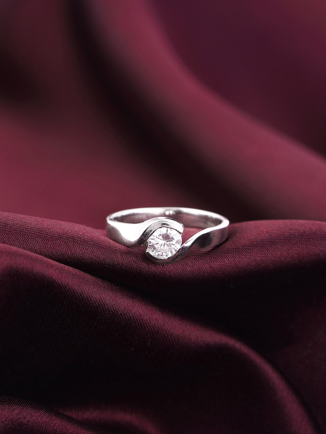 GIVA 925 Sterling Silver Rhodium-Plated Stone-Studded Twist Finger Ring