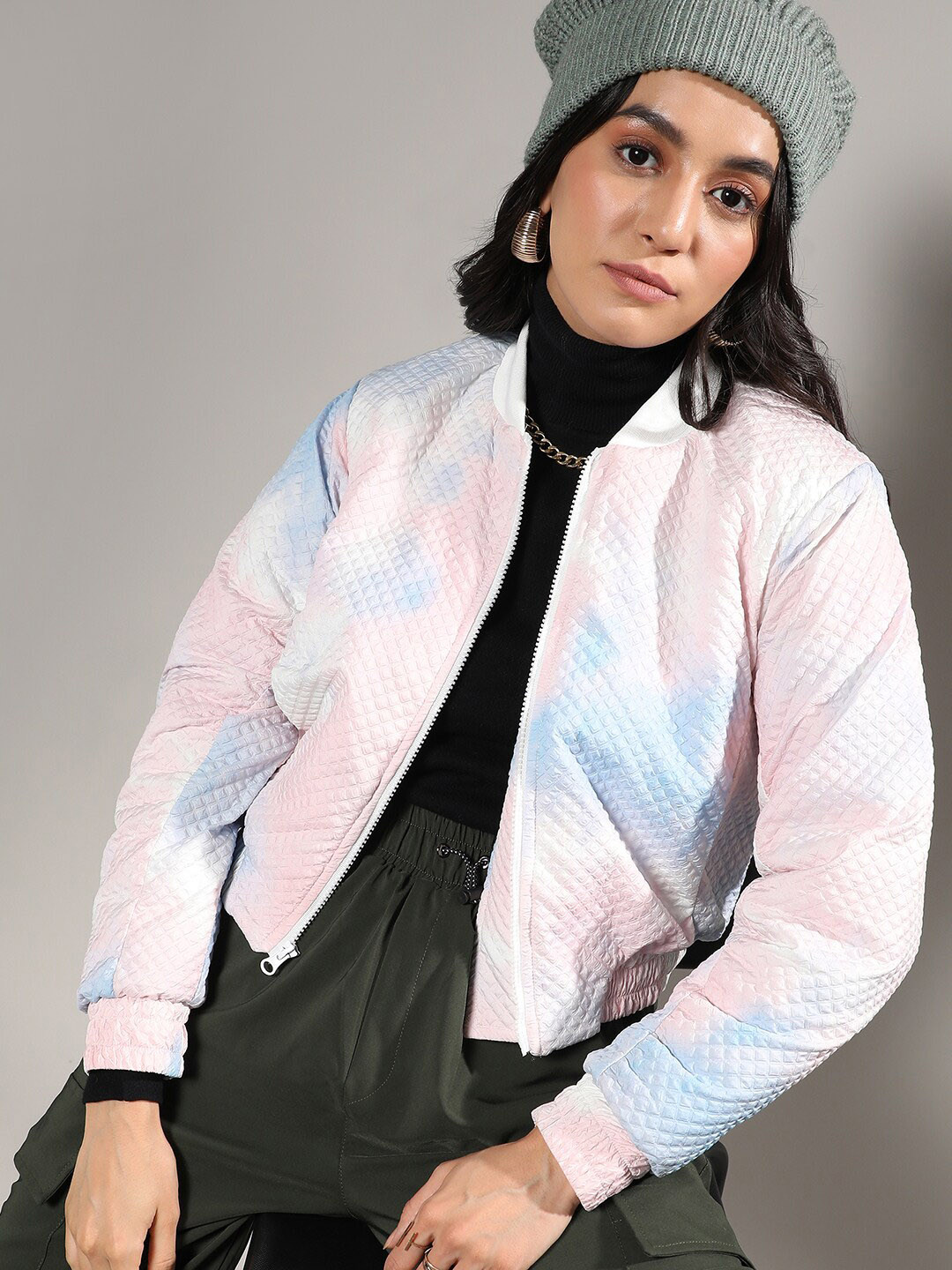 Campus Sutra Tie& Dye Micro Diamond Quilted Crop Puffer Jacket
