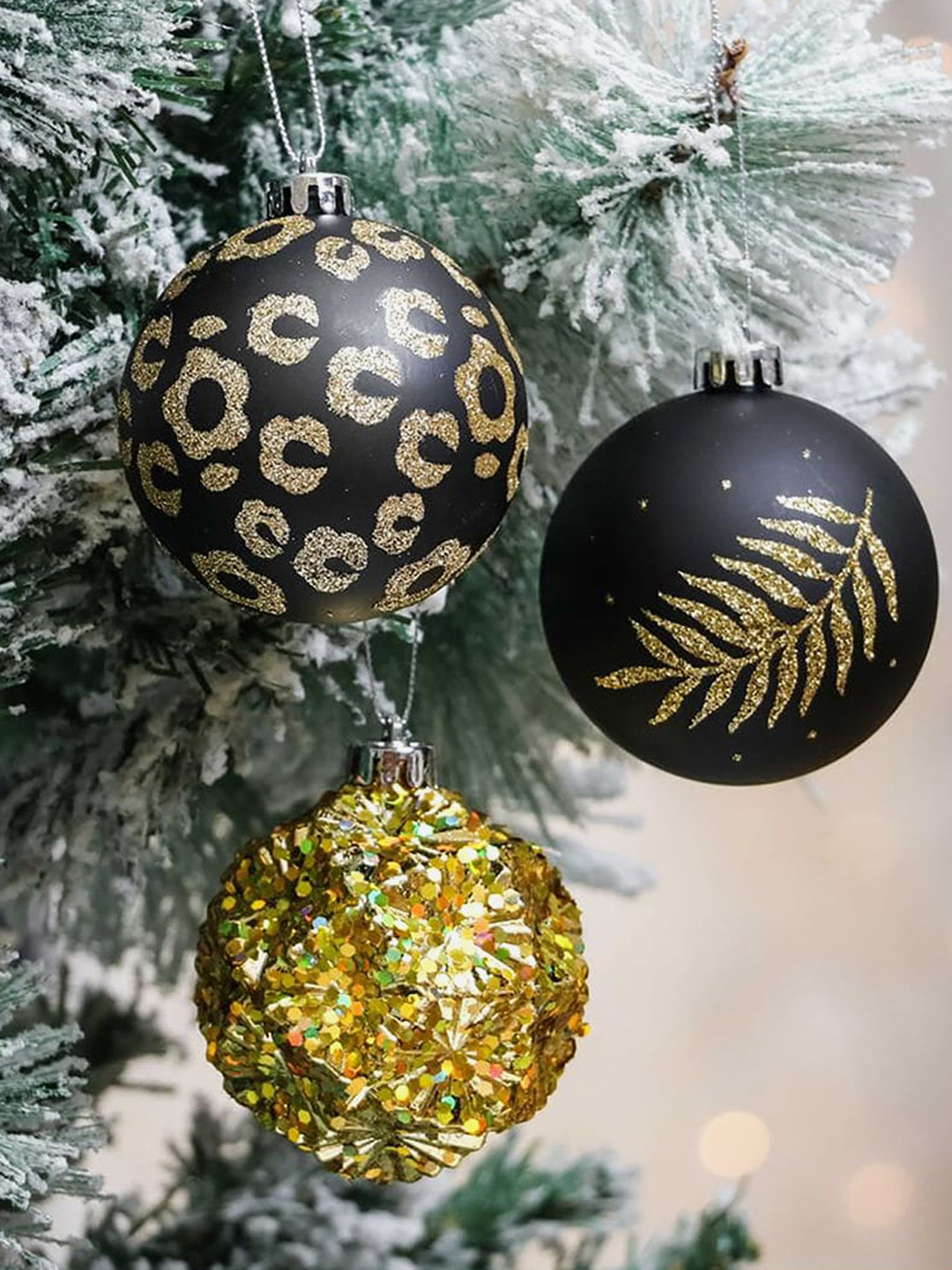 Little Surprise Box LLP Black & Gold Toned 16 Pieces Christmas Ball Tree Ornaments