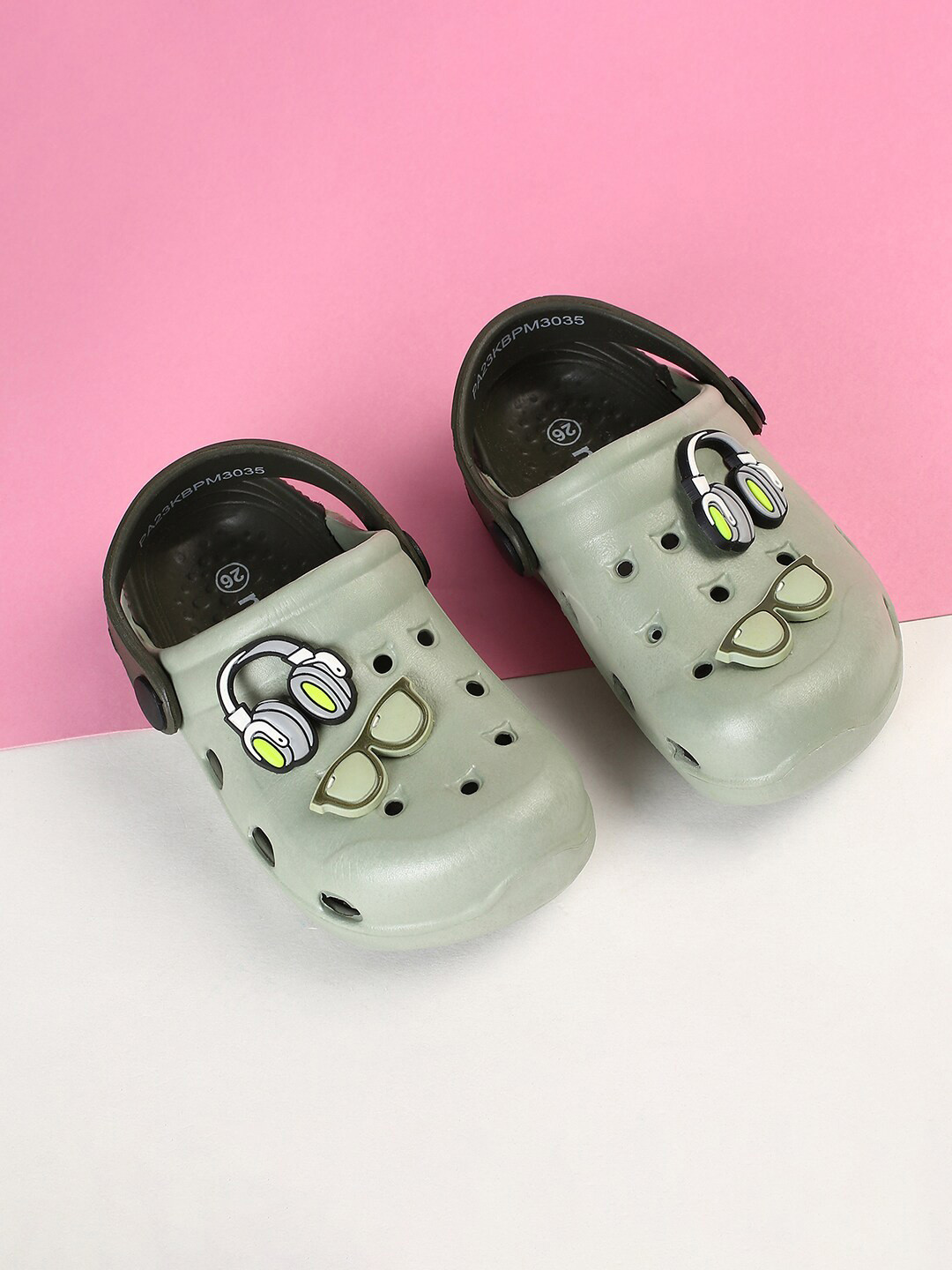 max Boys Jibbitz Detailed Clogs