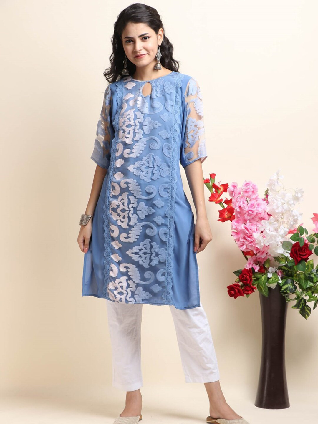 Trinjann Keyhole Neck Ethnic Motifs Self-Designed Pure Cotton Straight Kurta With Lace
