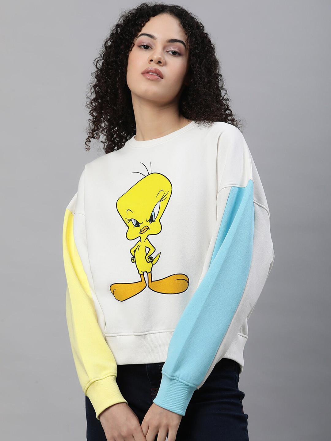 Free Authority Looney Tunes Printed Drop Shoulder Sleeves Cotton Sweatshirt