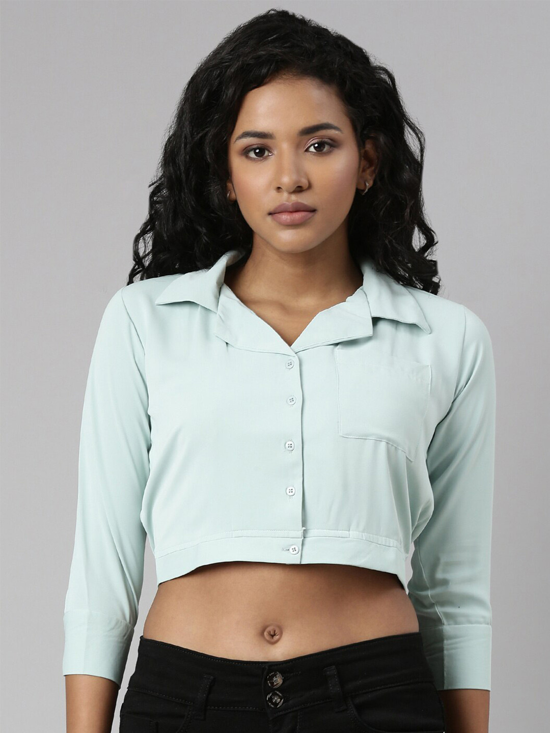 SHOWOFF Spraed Collar Crepe Acrylic Crop Top