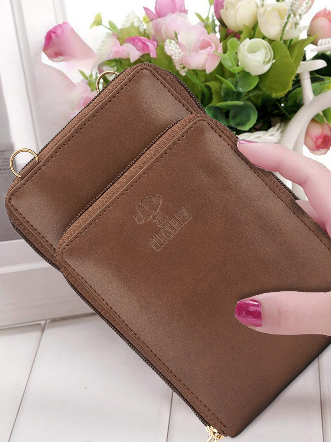 THE CLOWNFISH Trivia Structured Sling Bag