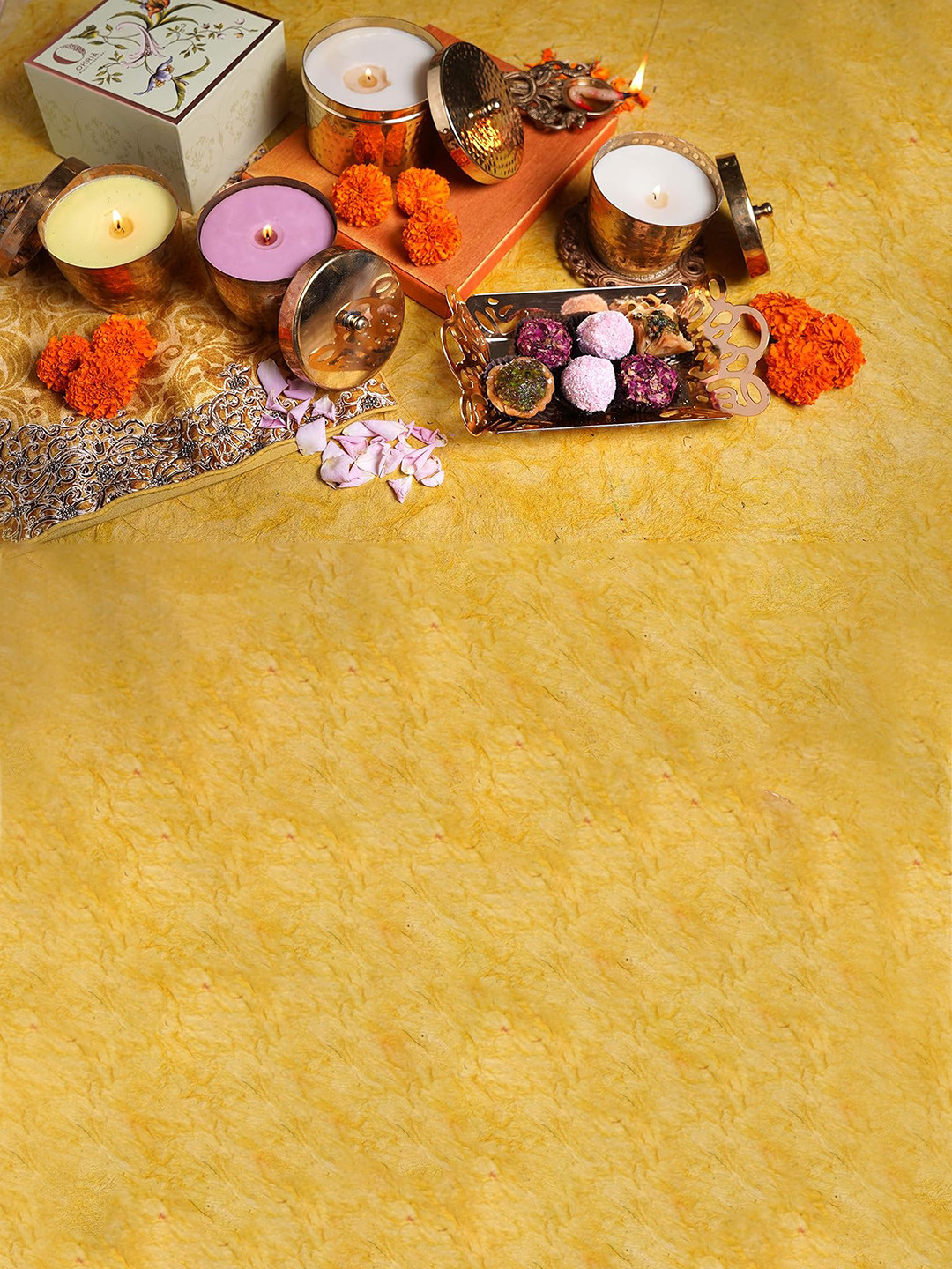 OHRIA AYURVEDA Sandalwood & Kesar Luxury Copper/Brass Candle