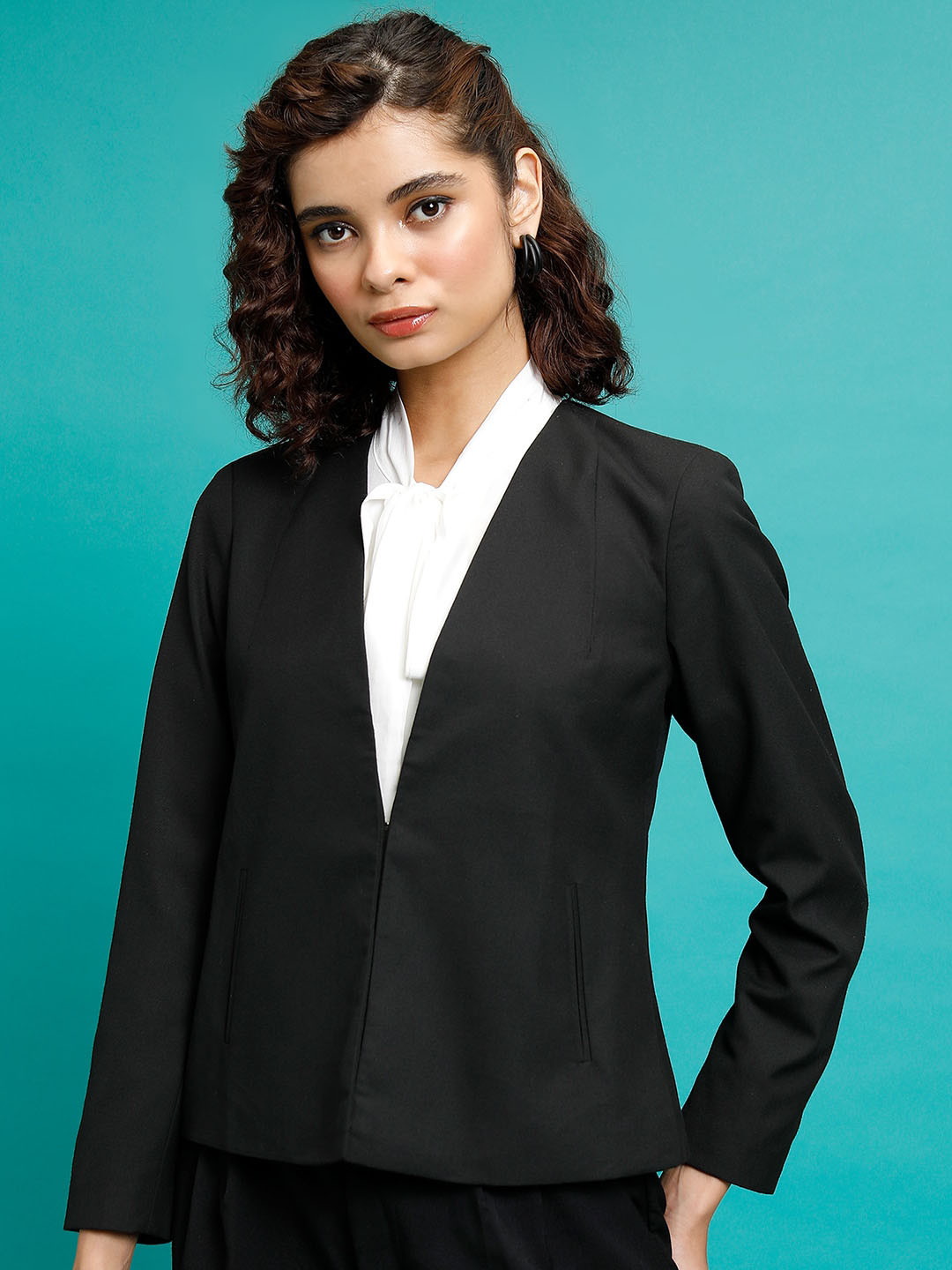 CHIC BY TOKYO TALKIES Black V-Neck Open Front Blazer