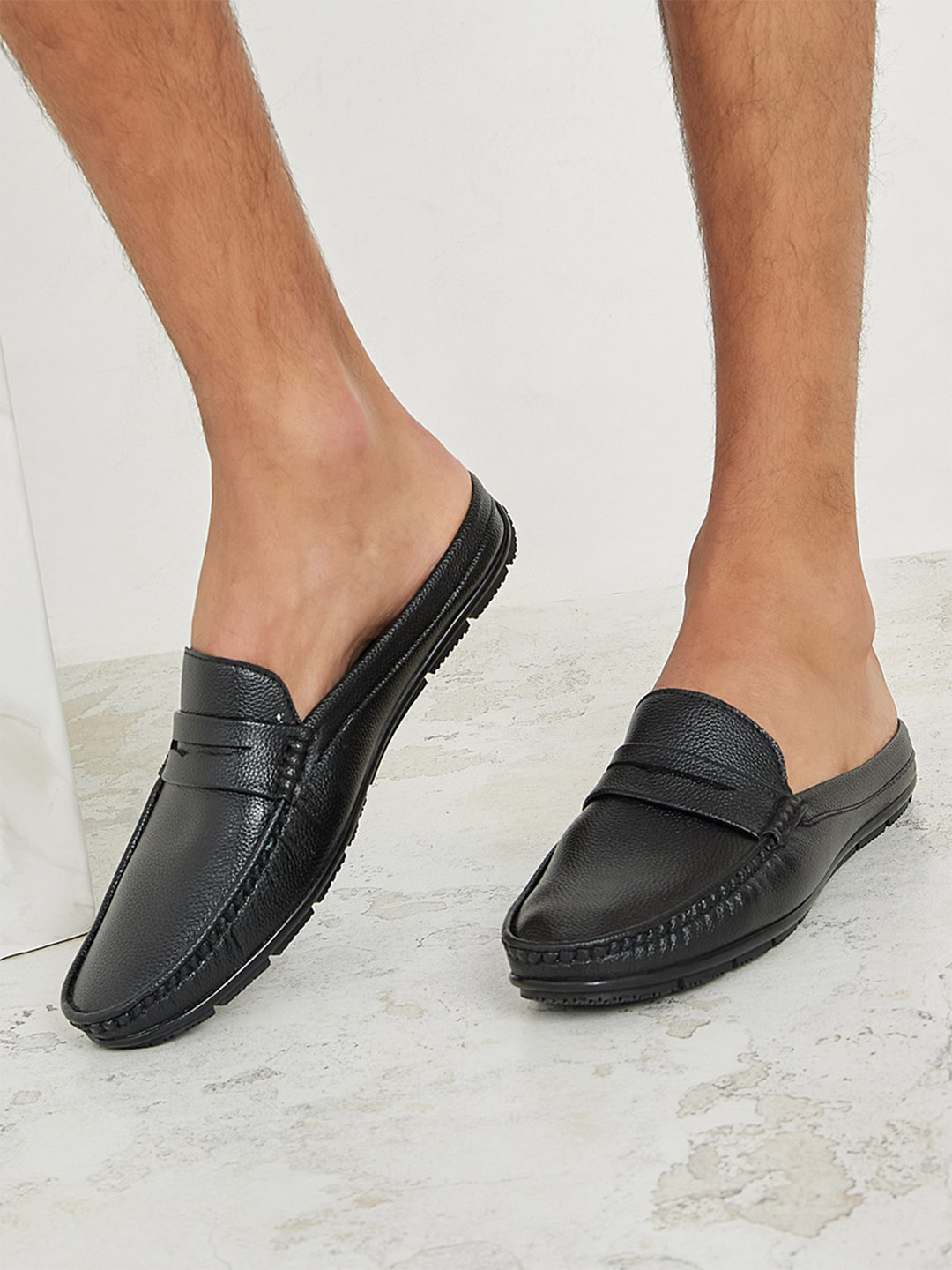 Styli Men Black Textured Penny Mules