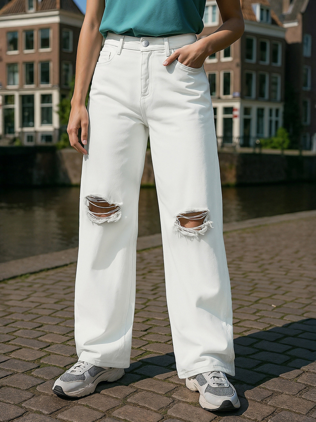 Bewakoof Women White Baggy Straight Fit Slash Knee Cotton Jeans