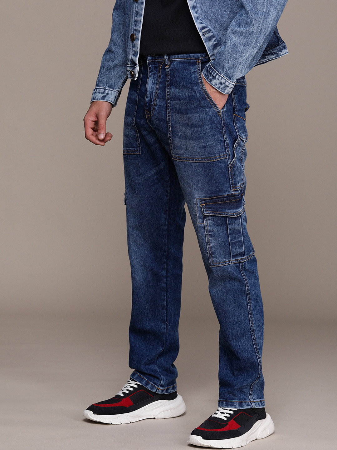 WROGN Men Light Fade Stretchable Mid-Rise Cargo Jeans