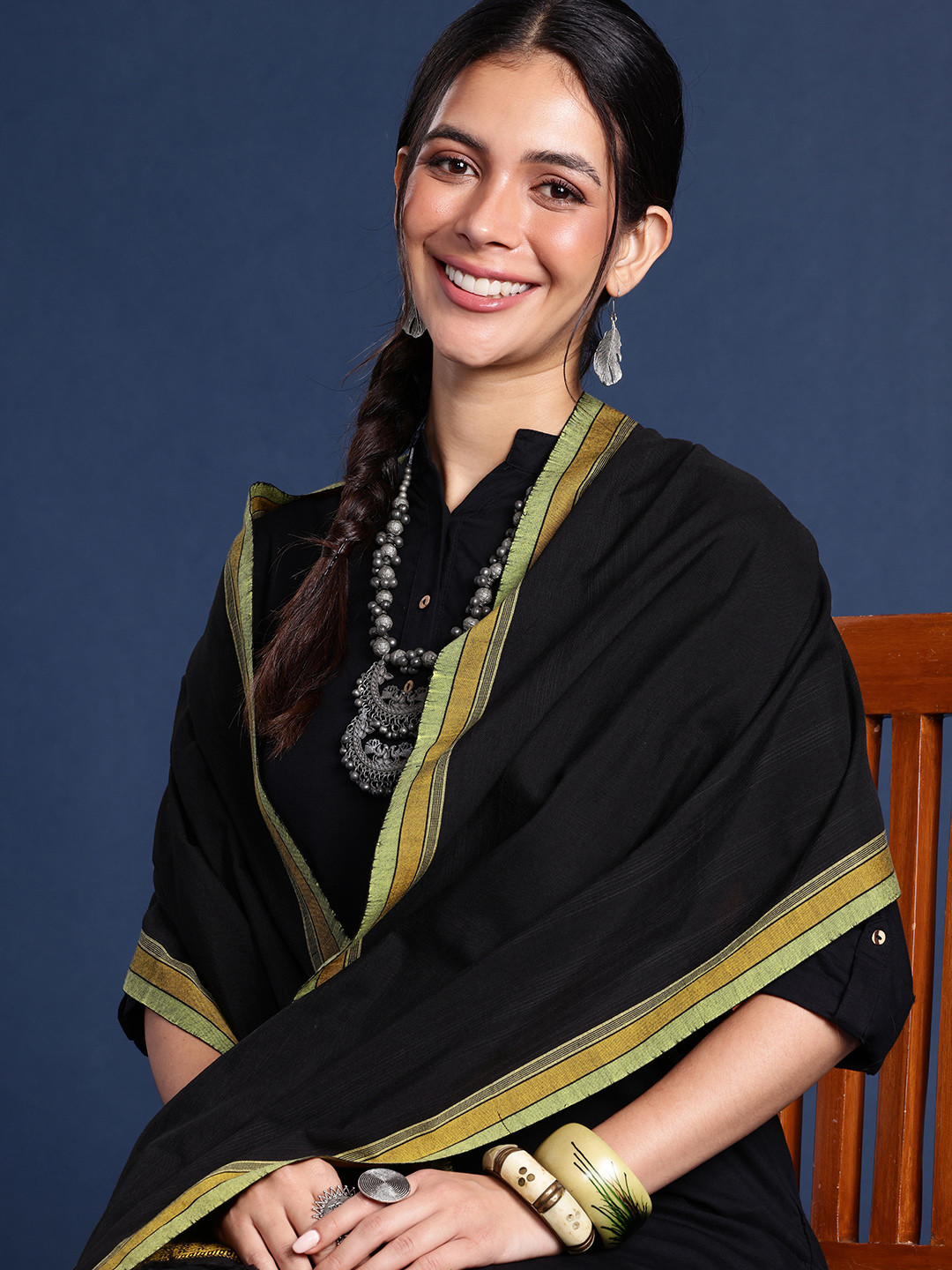 Taavi Women Solid Handloom Woven Solid Bhujodi Mercerised Cotton Winter Stole