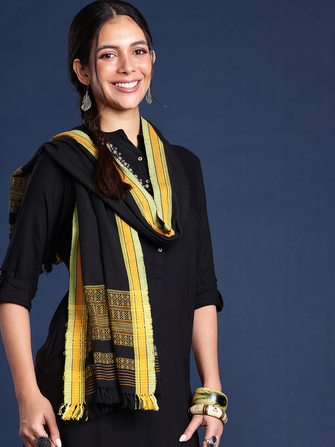 Taavi Women Handloom Woven Solid Bhujodi Mercerised Cotton Winter Stole