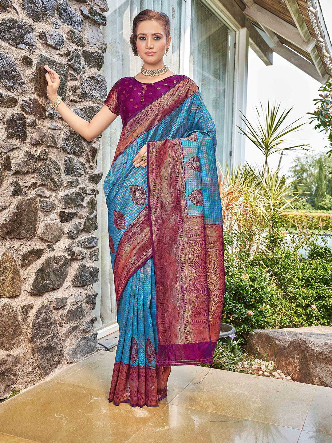 Ariya Prints Green Ethnic Motifs Woven Designed Zari Heavy Work Saree