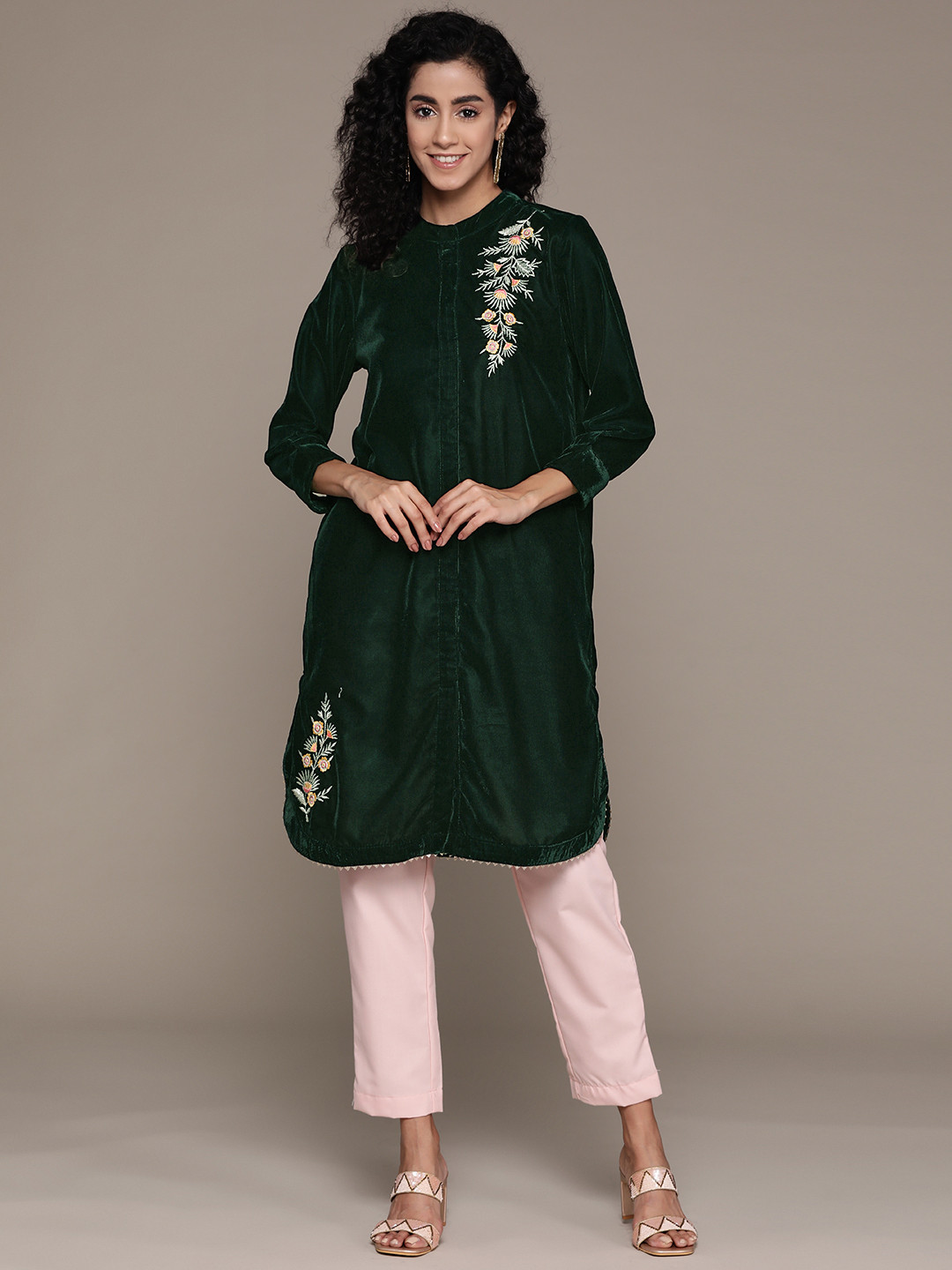 aarke Ritu Kumar Women Floral Embroidered Gotta Patti Velvet Kurta