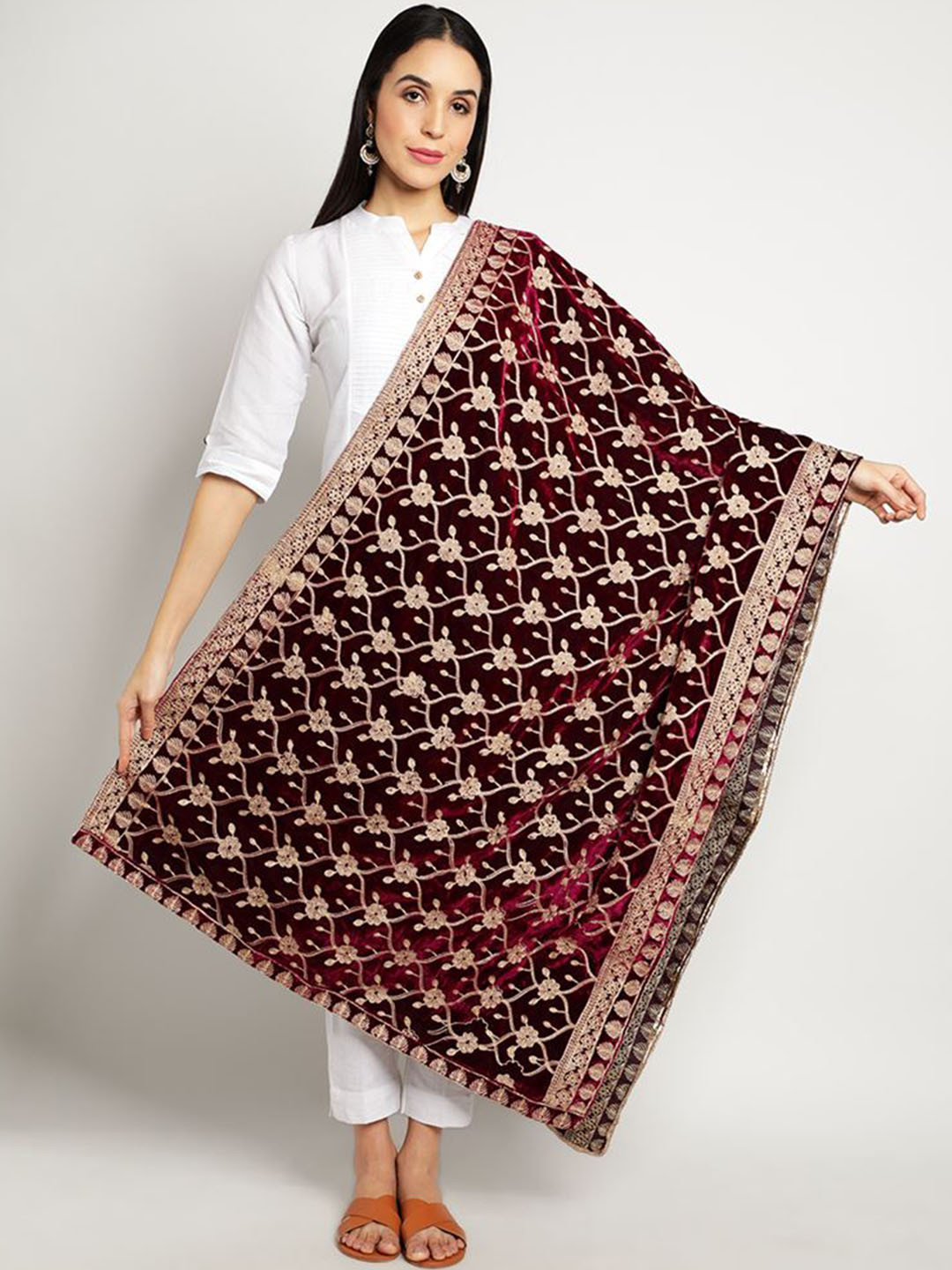 Moda Chales Ethnic Motifs Embroidered Zari Velvet Shawl