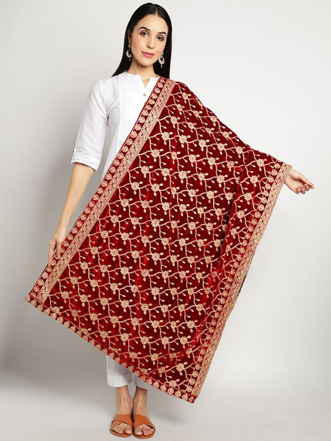 Moda Chales Ethnic Motifs Embroidered Zari Velvet Shawl