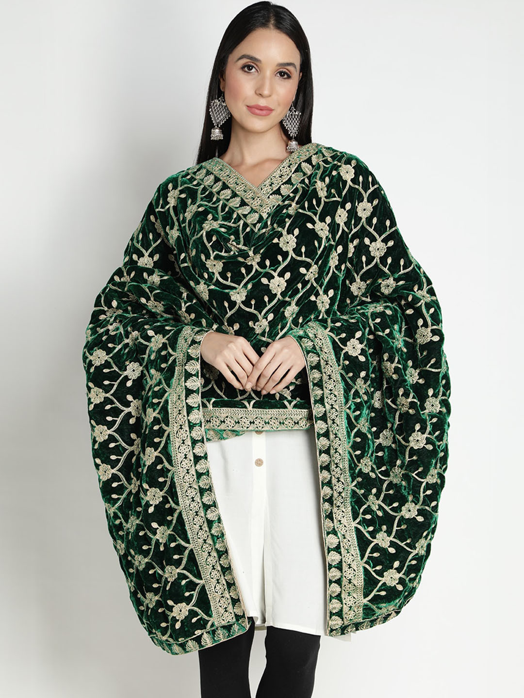 Moda Chales Ethnic Motifs Embroidered Zari Velvet Shawl