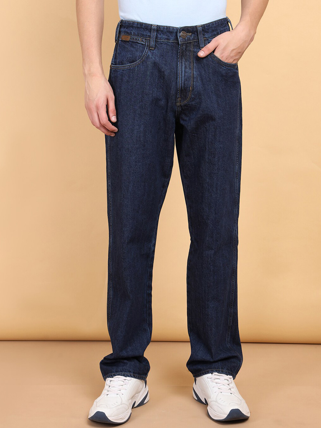 Wrangler Men Redding Comfort Fit Low-Rise Clean Look Cotton Jeans