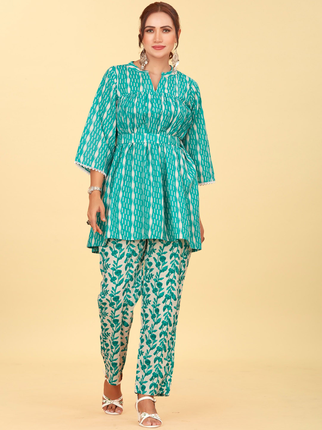 CHANSI Geometric Printed Mandarin Collar Empire Kurta With Trousers