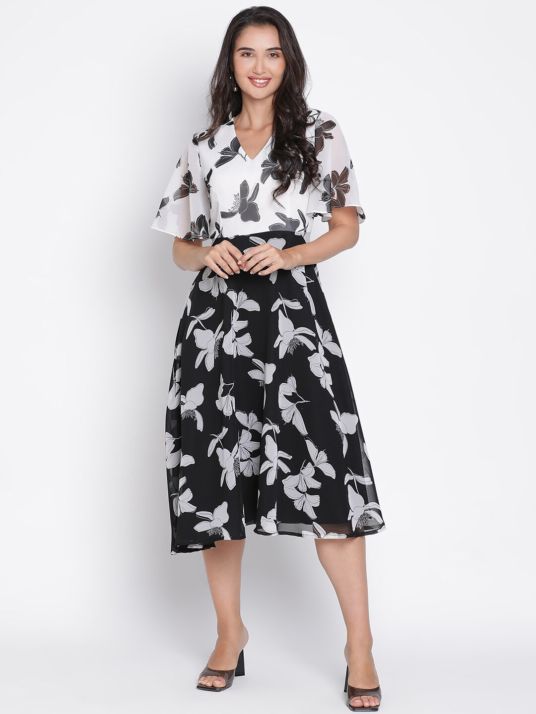 DRAAX Fashions Floraled Printed V-Neck Flared Sleeves Fit & Flare Midi Dress