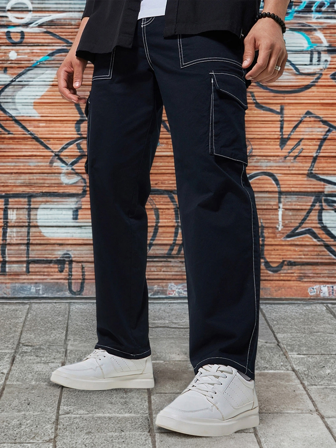 Bewakoof Men Blue Straight Fit Cargo Pants